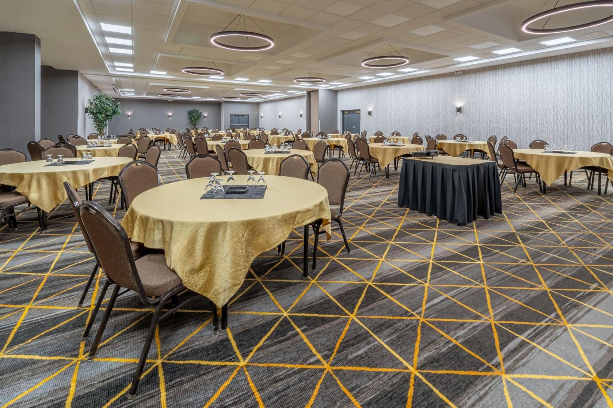 Holiday Inn & Suites Wausau-Rothschild By Ihg Ngoại thất bức ảnh